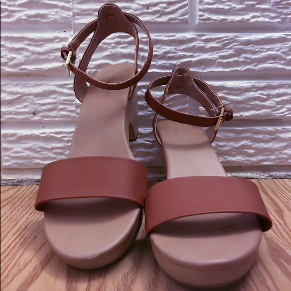 Strappy Synthetic Wood Low-Heel Sandals - Picture 2 of 4
